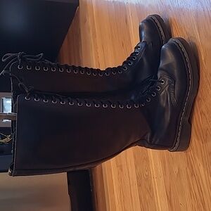 Dr. Martens 20eye Boots